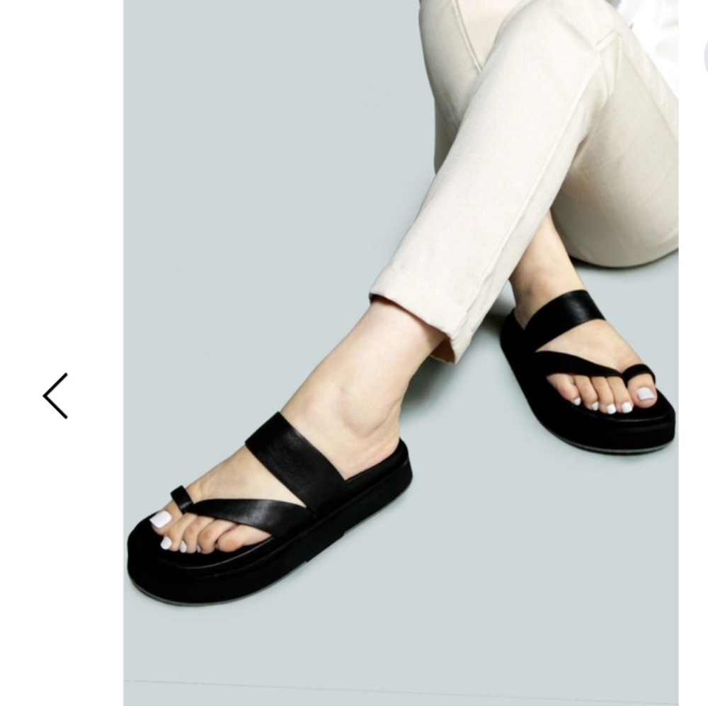 Rag & Co."BULLOCK" Black Leather Toe Ring Molded Footbed Sandals 8US/39 …